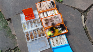 Lot of 6 plastic fly boxes full of flies (dries, streamers, nymphs)
