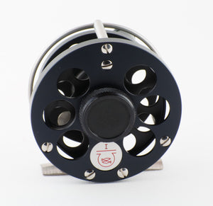 Ari 't Hart Round I black fly reel - mint