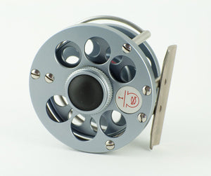 Ari 't Hart Round I fly reel titanium color - mint