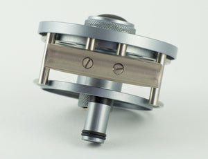 Ari 't Hart Round I fly reel titanium color - mint