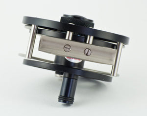 Ari 't Hart Round II black fly reel - mint