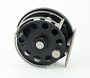 Ari 't Hart Round II black fly reel - mint