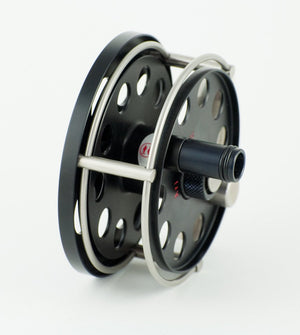 Ari 't Hart Round II black fly reel - mint
