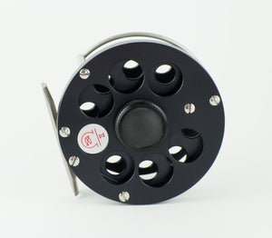 Ari 't Hart Round II black fly reel - mint
