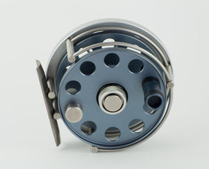 Ari 't Hart Round II titanium color fly reel - mint