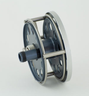 Ari 't Hart Round II titanium color fly reel - mint