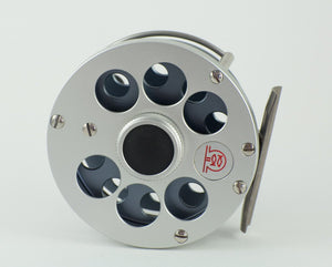 Ari 't Hart Round II titanium color fly reel - mint