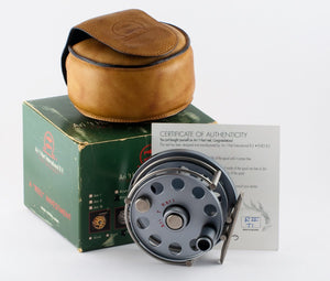 Ari 't Hart Round II titanium color fly reel