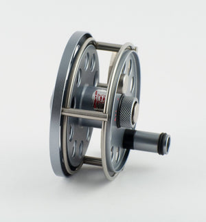 Ari 't Hart Round II titanium color fly reel