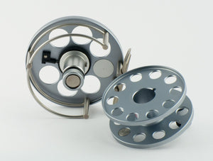 Ari 't Hart Round II titanium color fly reel