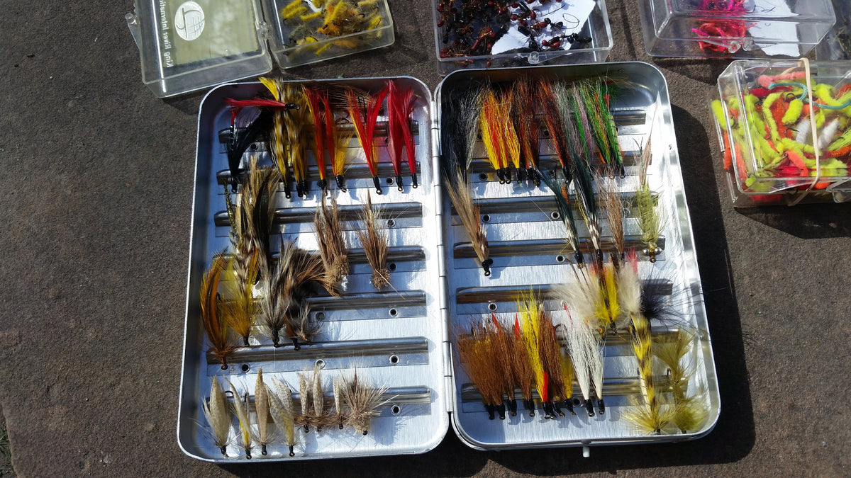 Perrine #97 Fly box plus assorted flies 