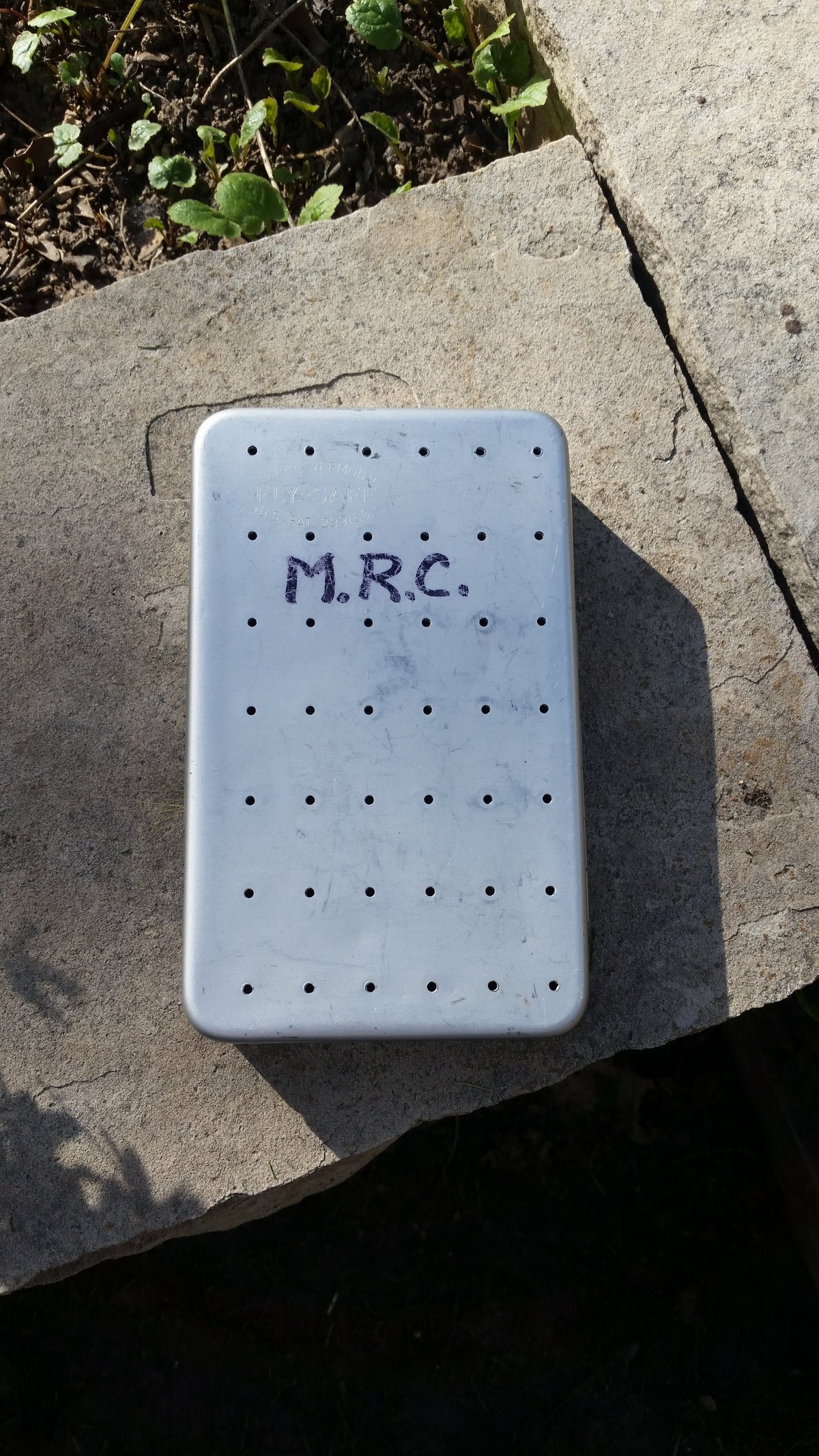 Fly-Safe -- Vintage metal fly box with flies 