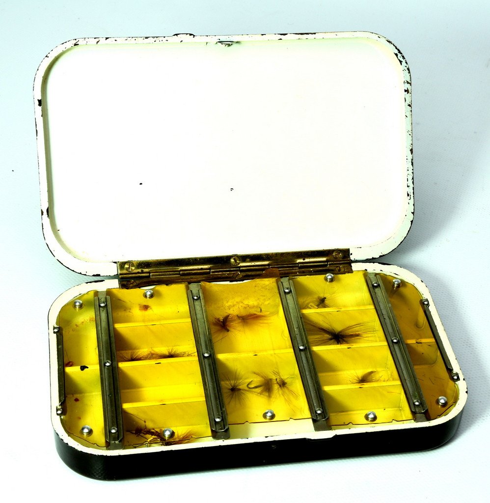 Hardy Neroda Dry Fly Box in Oxblood colour