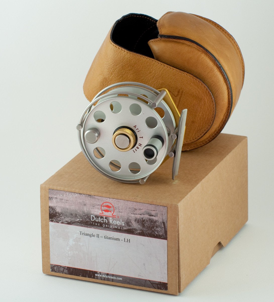 Ari 't Hart Triangle II titanium color fly reel - mint