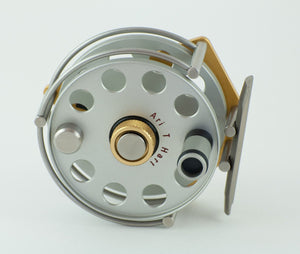 Ari 't Hart Triangle II titanium color fly reel - mint