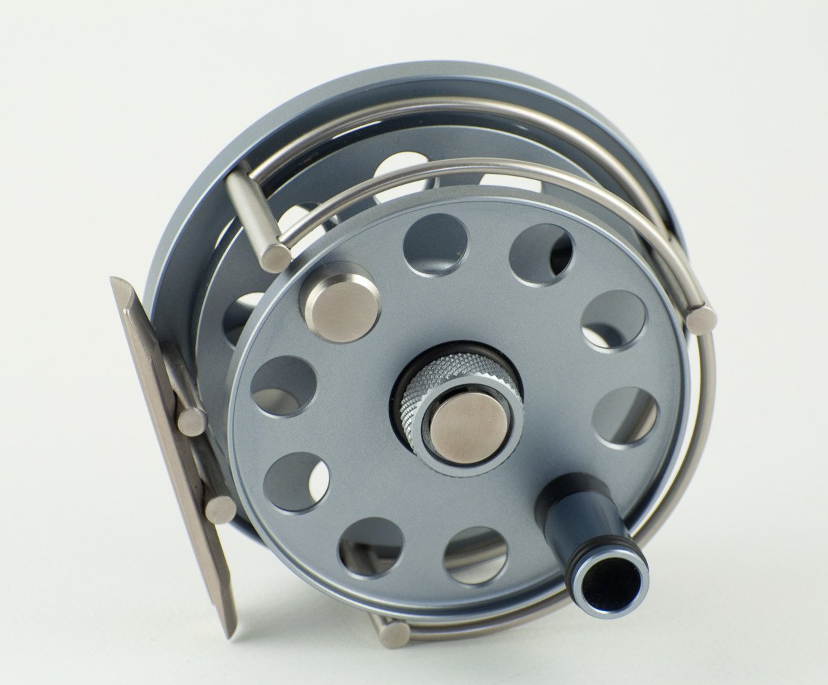 Ari 't Hart Round II fly reel titanium color - mint