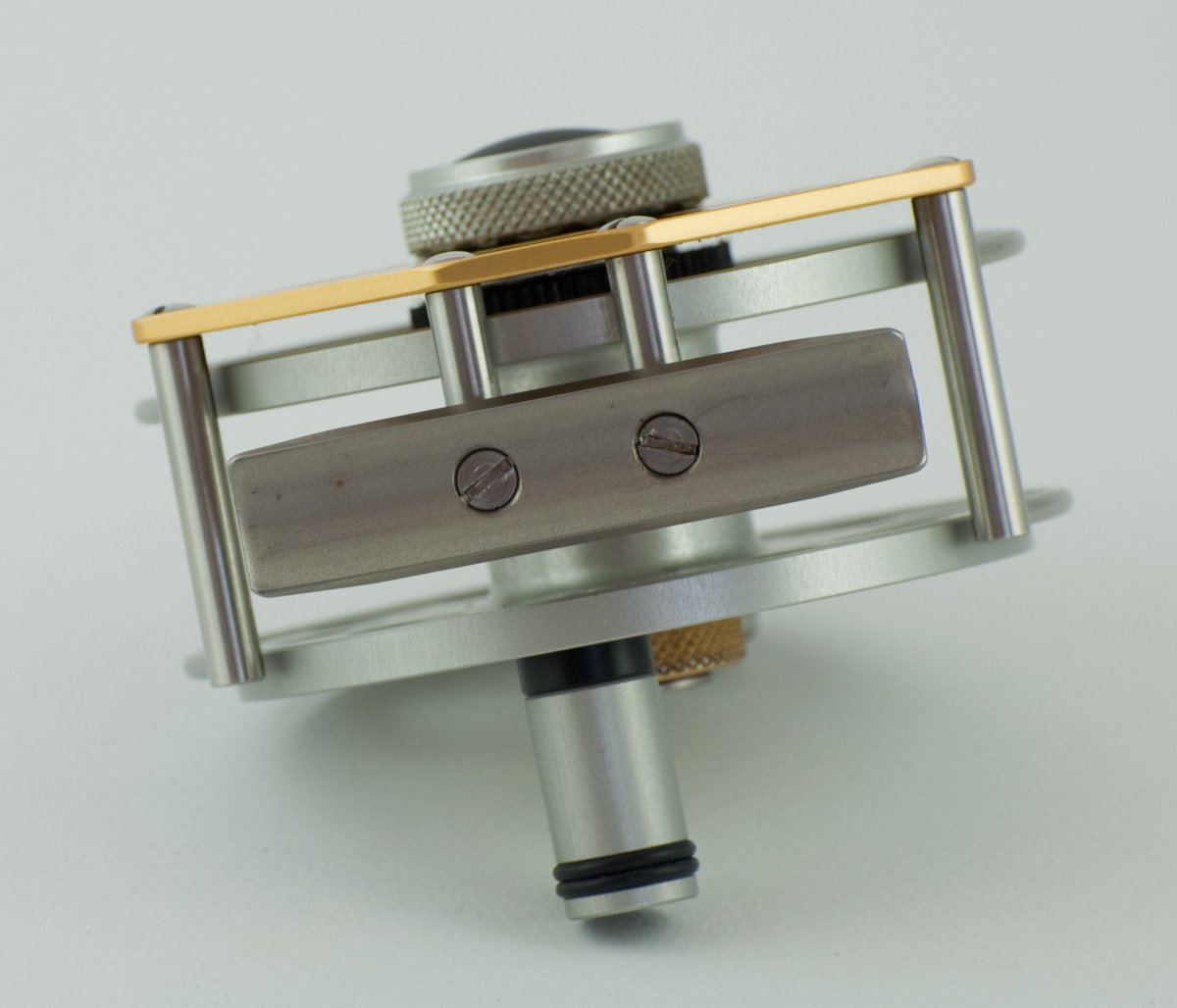 Ari 't Hart Triangle II titanium color fly reel - mint