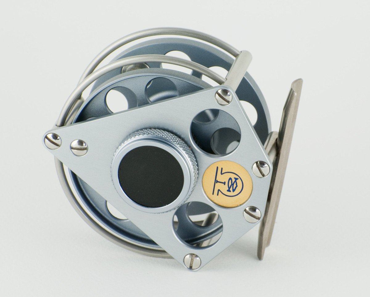Ari 't Hart Triangle I Titanium fly reel - mint