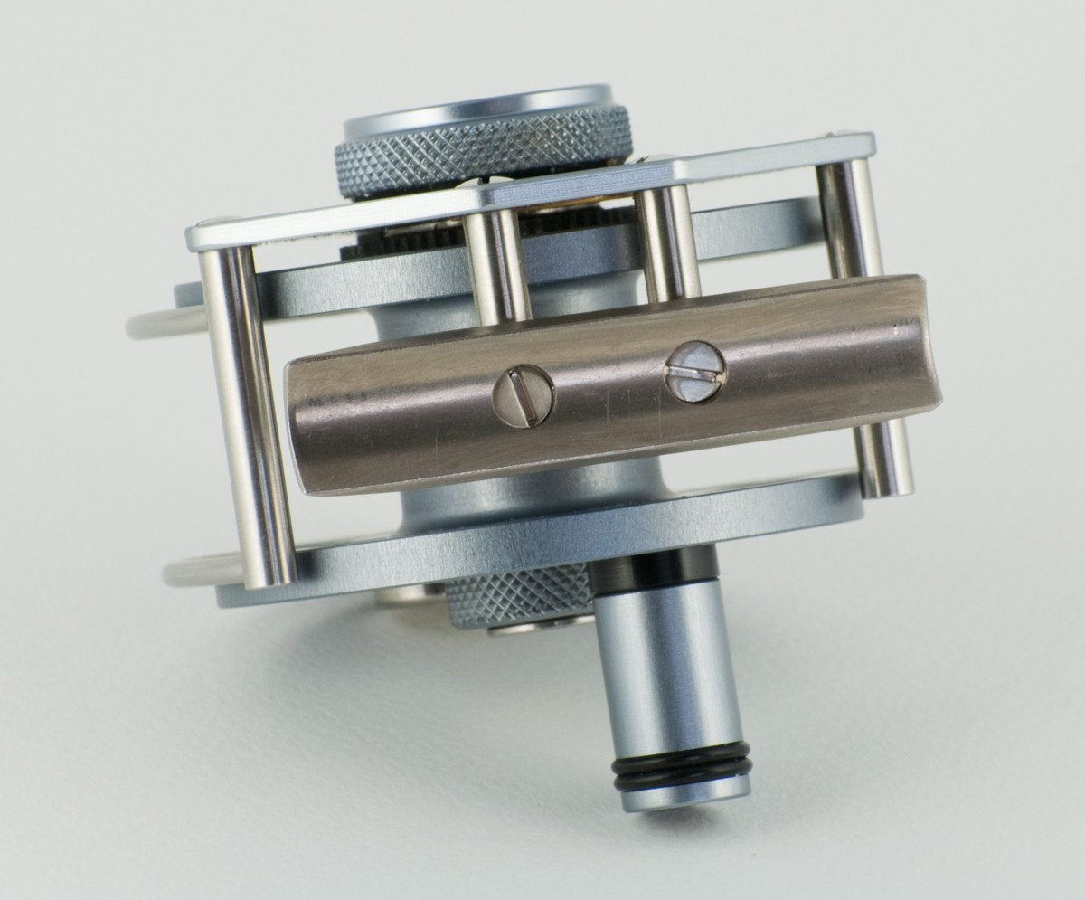 Ari 't Hart Triangle I Titanium fly reel - mint