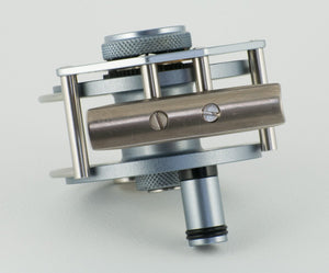 Ari 't Hart Triangle I Titanium fly reel - mint