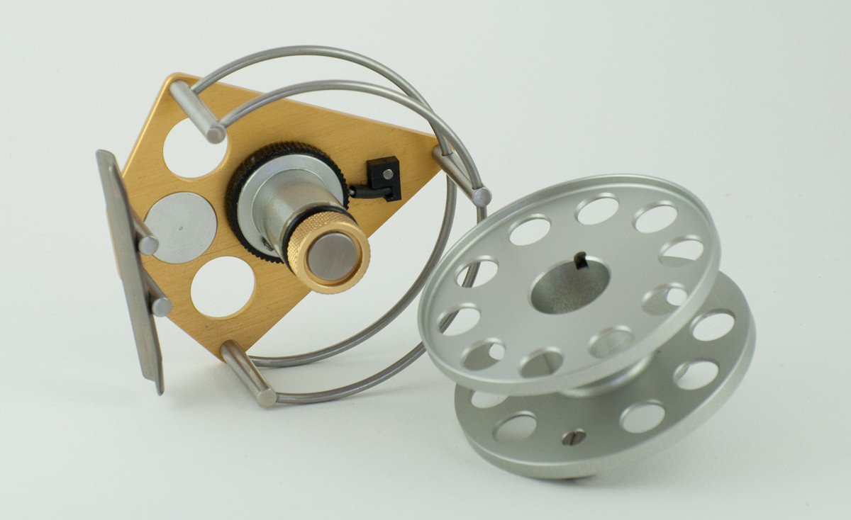 Ari 't Hart Triangle II titanium color fly reel - mint