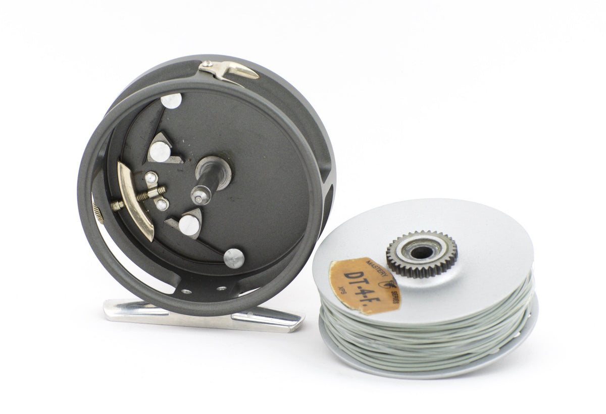 Hardy Featherweight Fly Reel