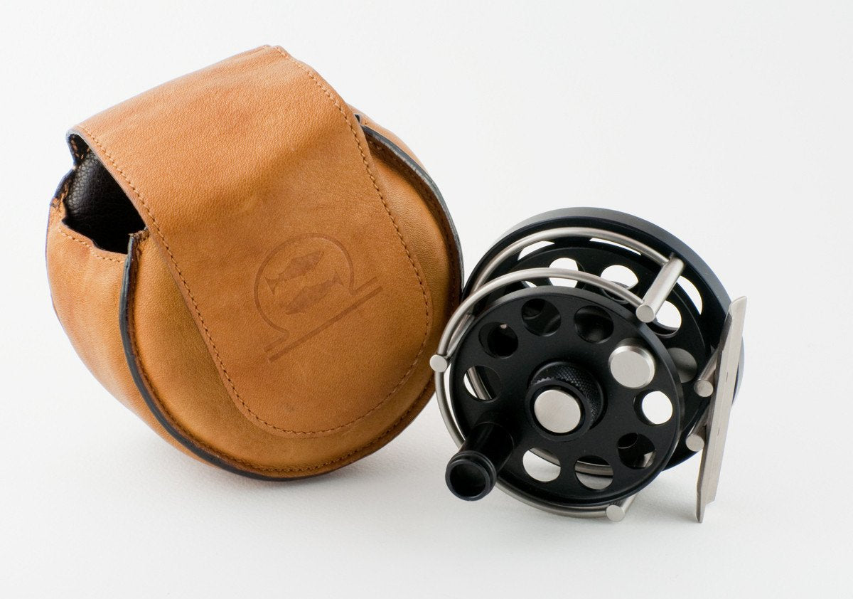 Ari 't Hart Round I black fly reel - mint