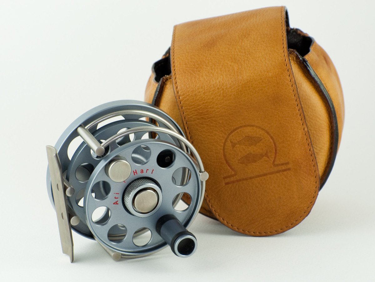 Ari 't Hart Round I fly reel titanium color - mint