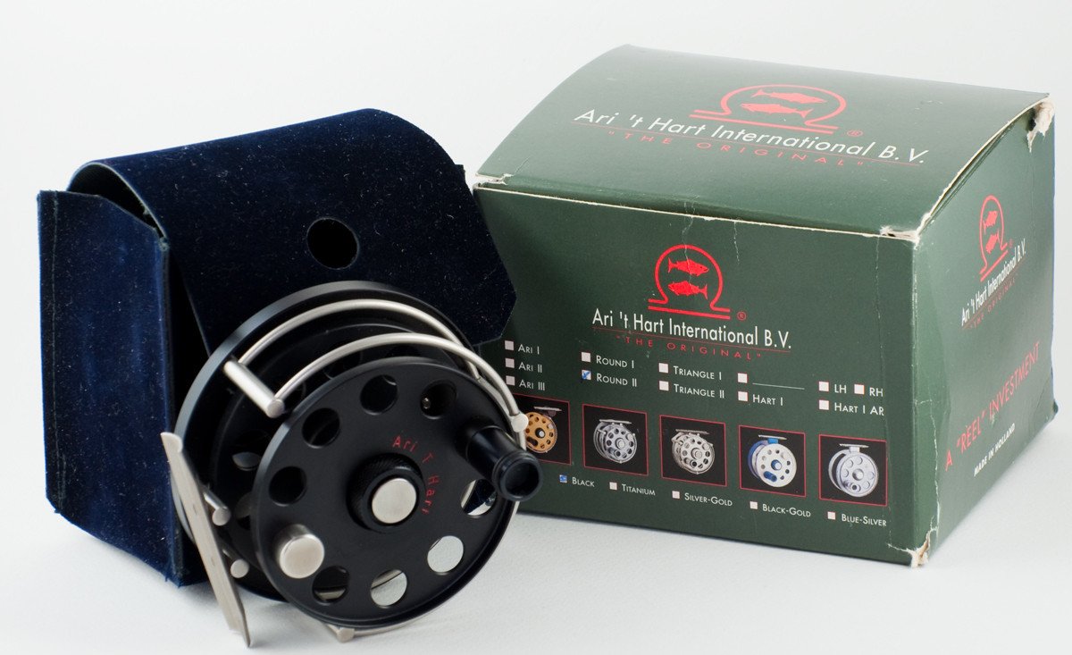 Ari 't Hart Round II black fly reel - mint