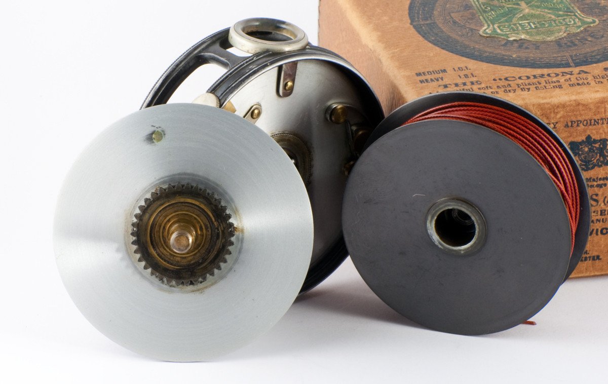 Hardy Perfect 3 3/8" with Hardy box and leather case 