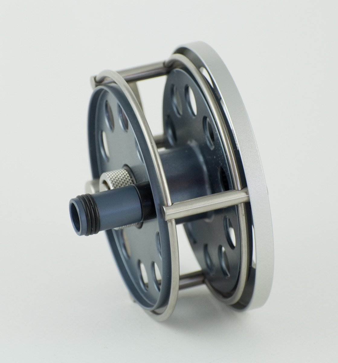 Ari 't Hart Round II titanium color fly reel - mint