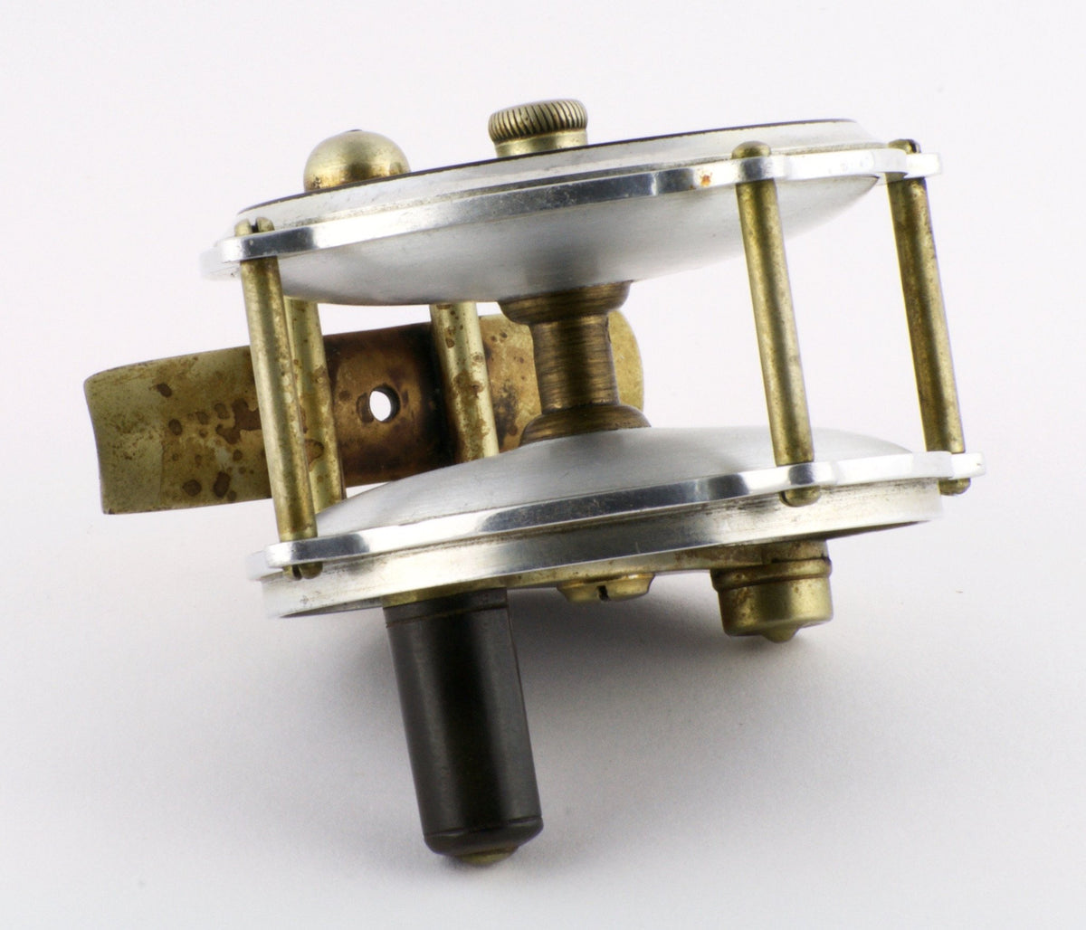 Julius Vom Hofe / H.L. Leonard -- 3" Raised Pillar Fly Reel