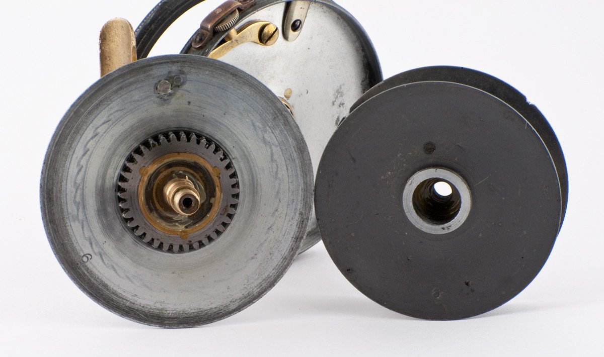 Hardy Perfect 3 1/8" 1912 check w/ red agate 