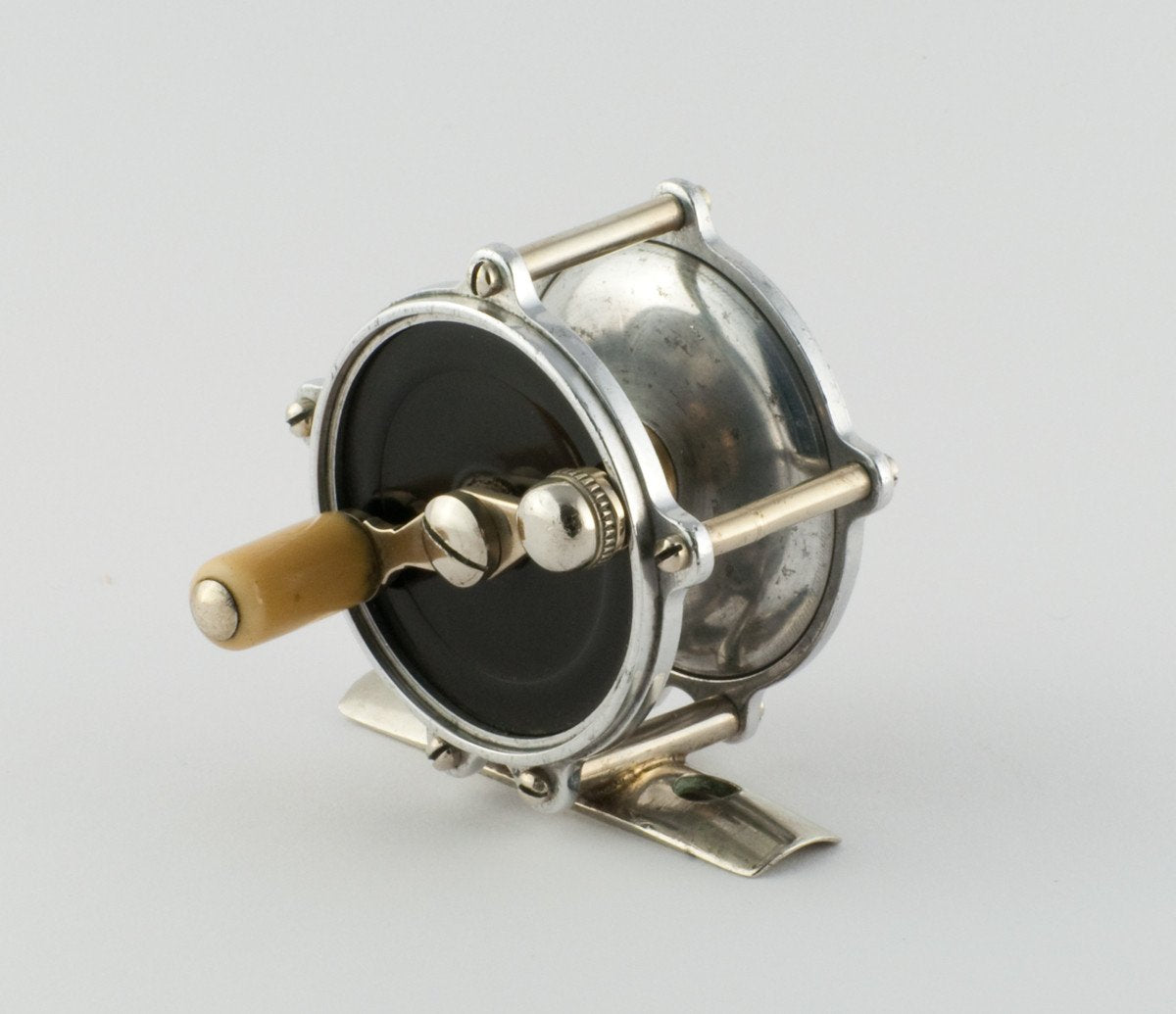 Julius Vom Hofe -- Leonard Mills Model 33 Raised Pillar Fly Reel