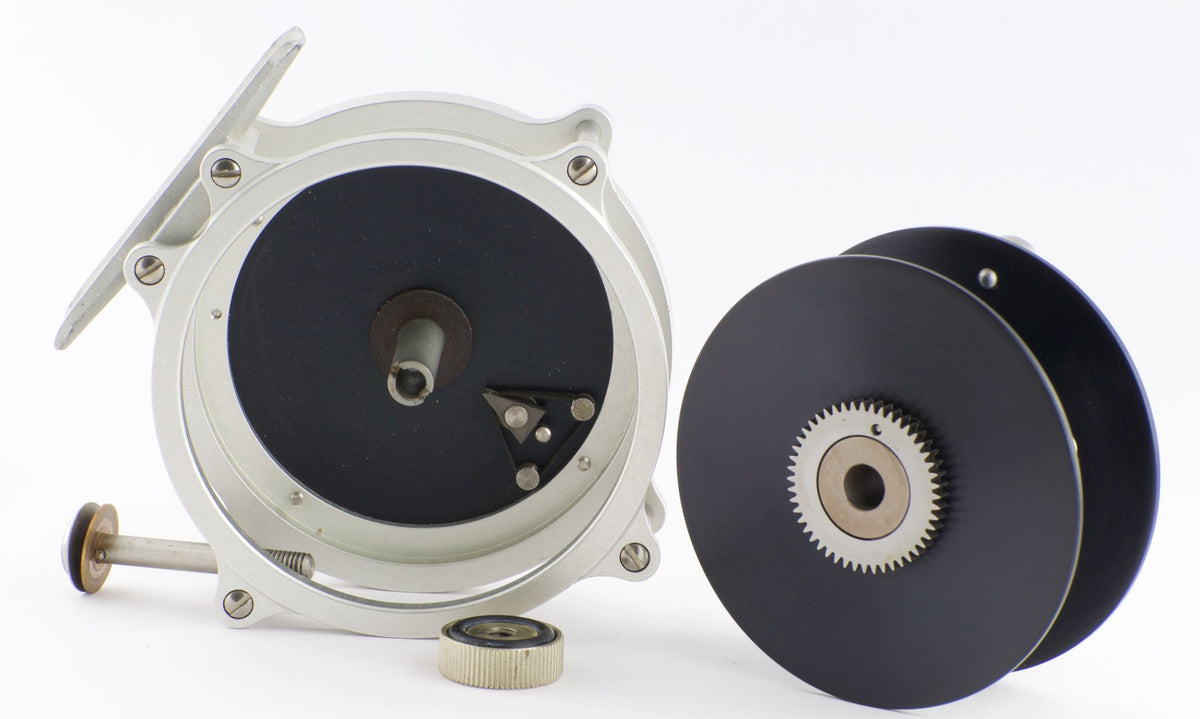 Leonard, H.L. - "Volstro" Raised Pillar Fly Reel