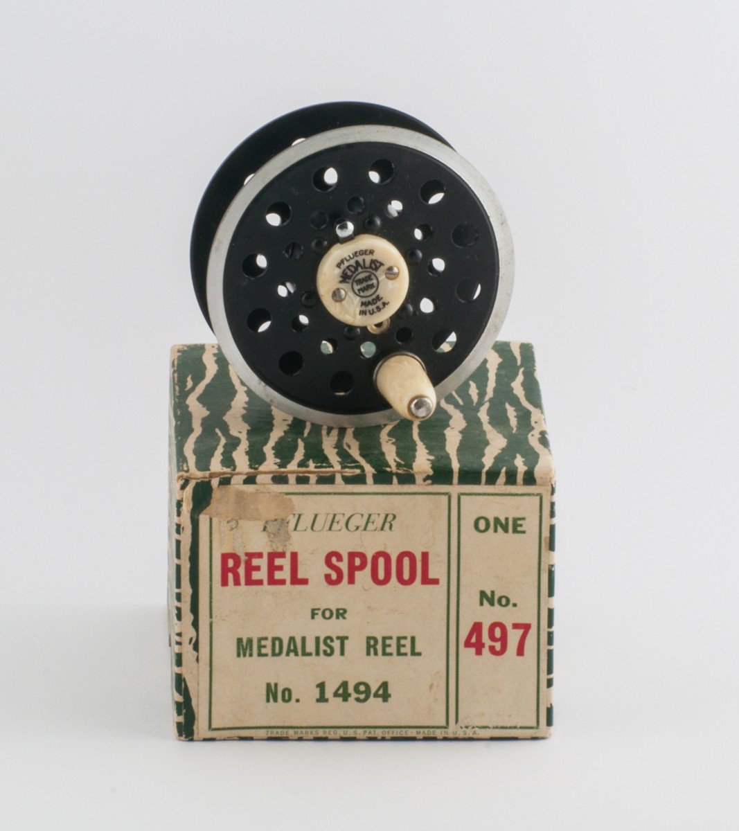changing pflueger medalist 1494da fly reel Pflueger Medalist 1494 with spare spool and box