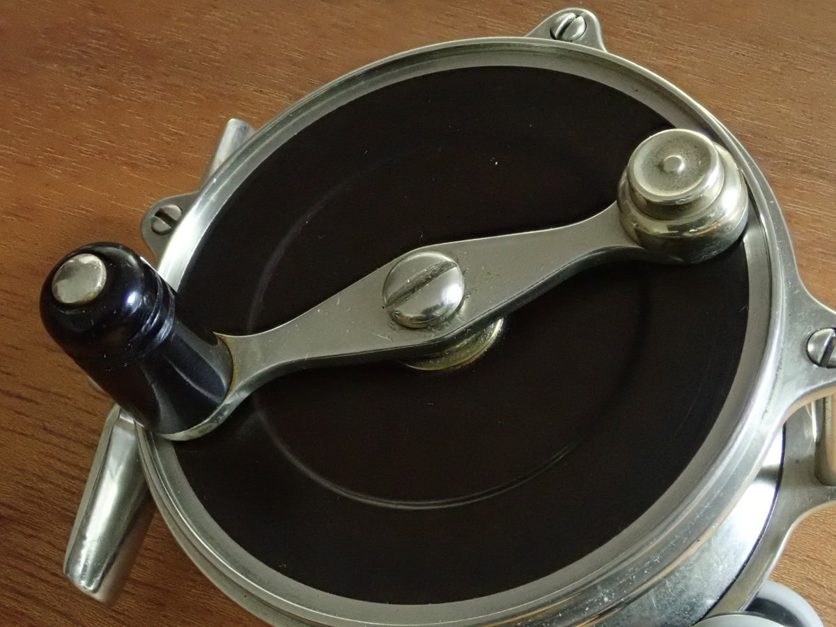 Julius Vom Hofe / H.L. Leonard -- 3" Raised Pillar Fly Reel