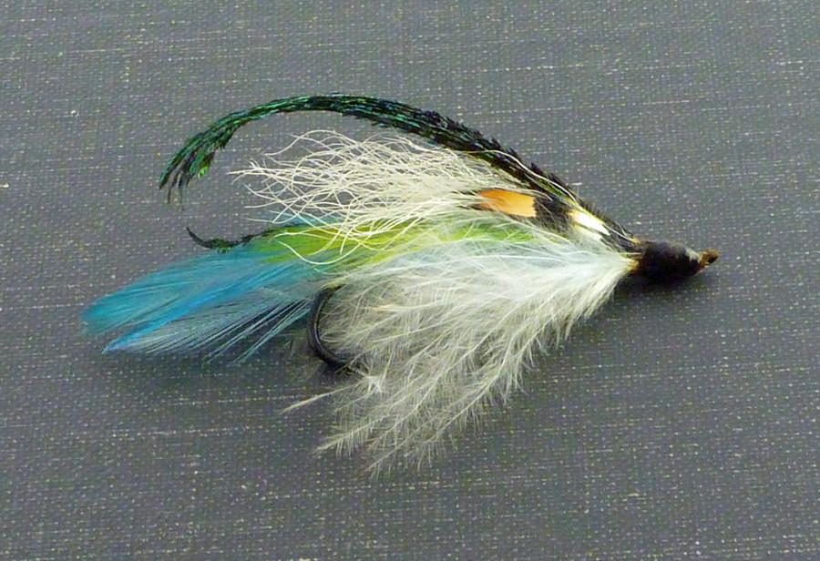 Orvis Salmon/Streamer Fly Box (magnets) with 26 flies 