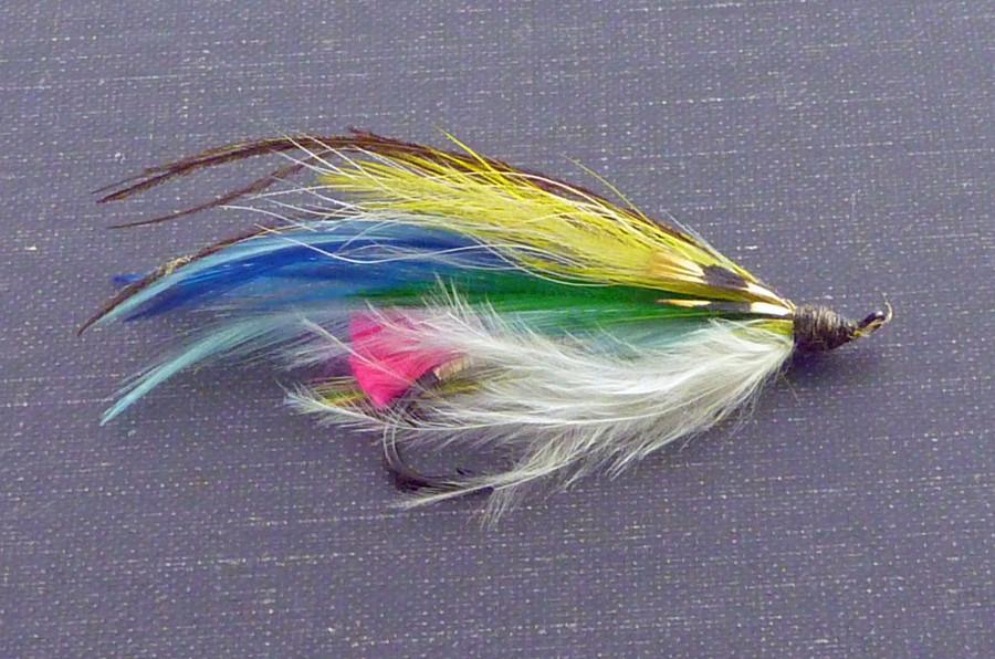 Orvis Salmon/Streamer Fly Box (magnets) with 26 flies 