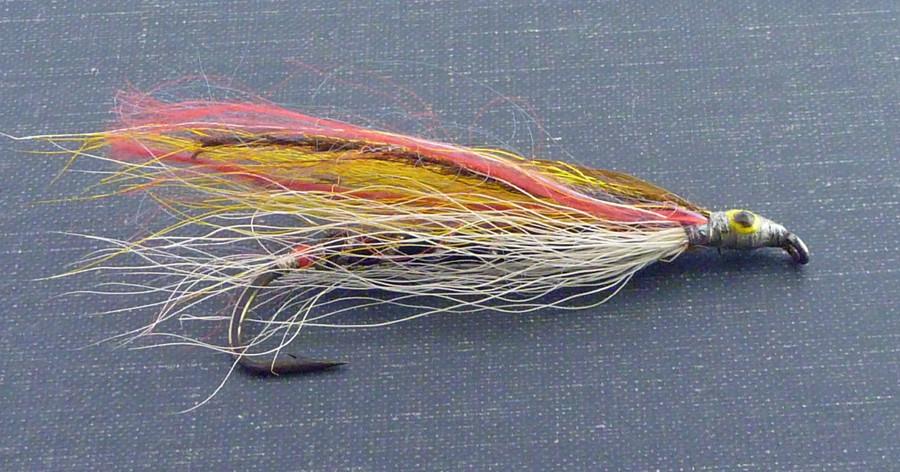 Orvis Salmon/Streamer Fly Box (magnets) with 26 flies 